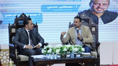 مصطفى حسني بجناح الأزهر: للأسرة دور كبير في حماية أبنائهم من السلوكيات الدخيلة