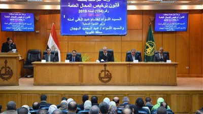 محافظ القليوبية يناقش قانون التعريف بتراخيص المحال العامة 