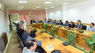 رئيس جامعة سوهاج يجتمع بمديري الوحدات والمراكز ذات الطابع الخاص