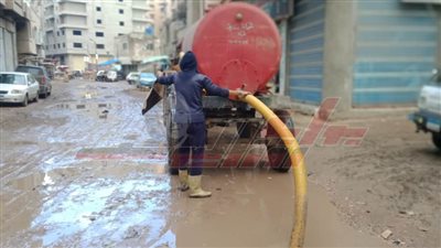 محافظ كفر الشيخ يتابع رفع مياه الأمطار بالمدن والقرى