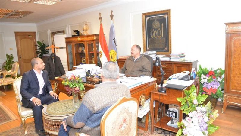 محافظ أسيوط يلتقي