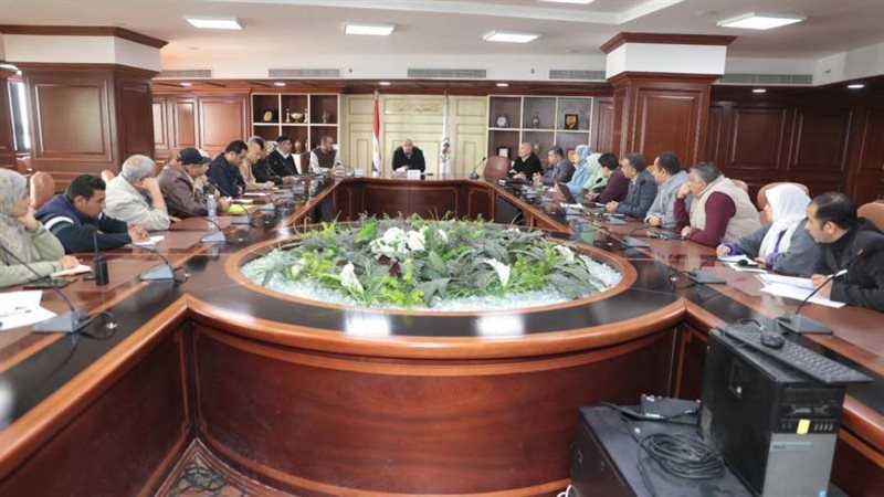 اجتماع محافظ بنى