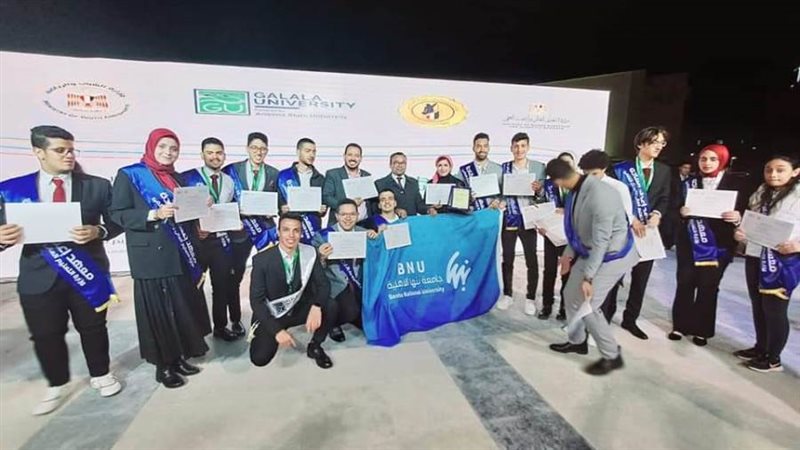 طلاب جامعة بنها الأهلية