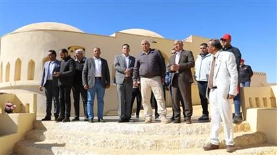 محافظ الوادي الجديد يفتتح إحدى القرى السياحية... ويتفقد تجهيزات مستشفى الداخلة الجديد