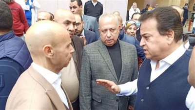 وزير الصحة في مستشفيات فاقوس خلال جولته بالشرقية