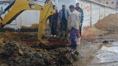 إصلاح كسر بخط المياه وتكثيف أعمال رفع المخلفات بكفر الشيخ