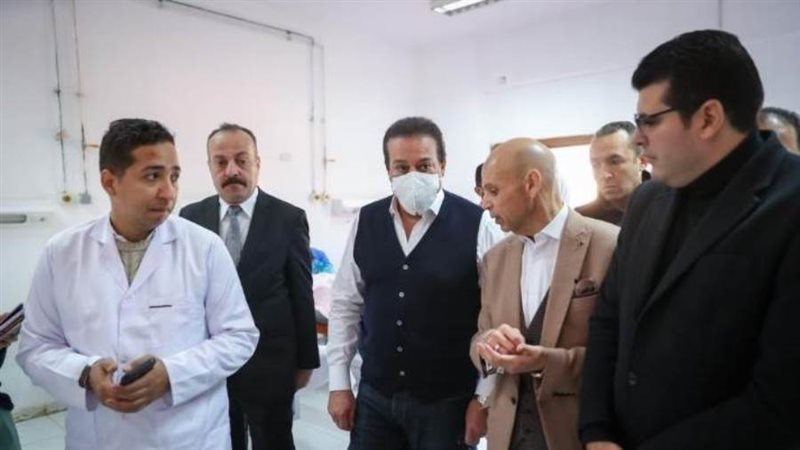 وزير الصحة في مستشفى