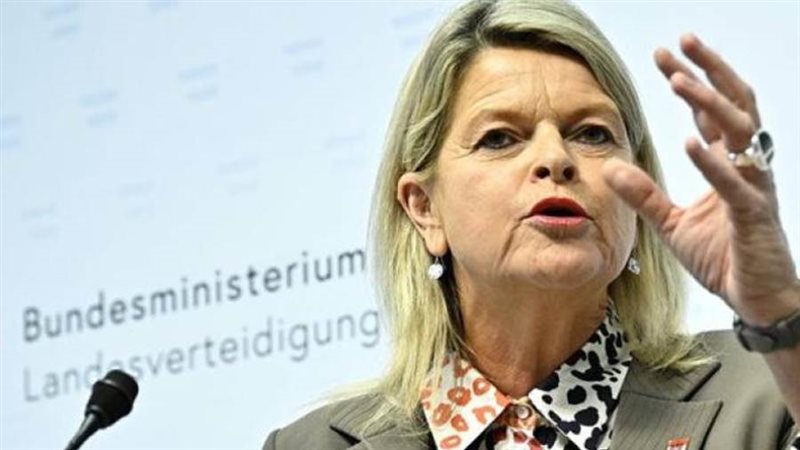 وزيرة الدفاع النمساوية