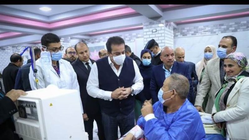 وزير الصحة في مستشفى