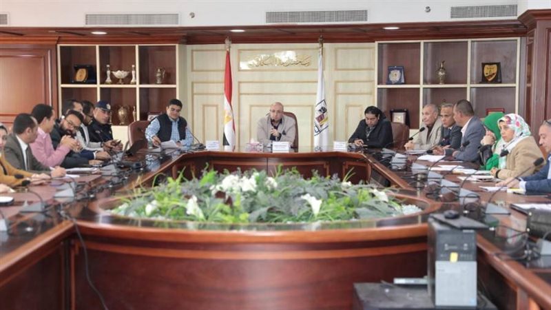 اجتماع محافظ بنى