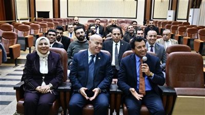 وزير الشباب والرياضة يفتتح ورش عمل 
