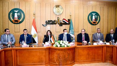 وزيرة الهجرة تلتقي وفد من مؤسسة 