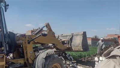 إزالة 10 حالات تعد على الأراضى الزراعية والبناء المخالف بني مزار بالمنيا