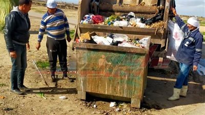 رفع المتولد اليومي من القمامة بمدينة بلطيم في كفر الشيخ