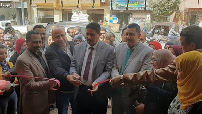 السكرتير المساعد لمحافظ أسيوط يفتتح معرضي 