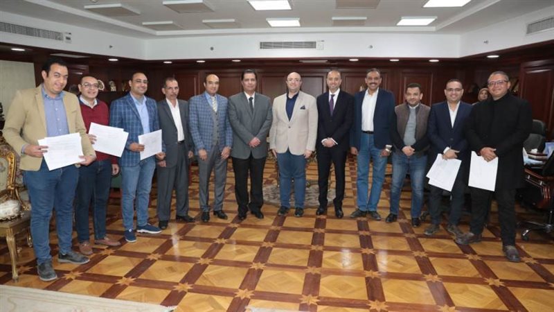 محافظ بنى سويف يسلم