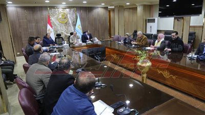 مناقشة نسب تنفيذ بمشروعات 