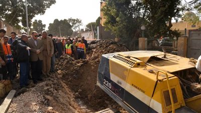 محافظ أسيوط يتفقد أعمال تنفيذ مشروع صرف صحي 