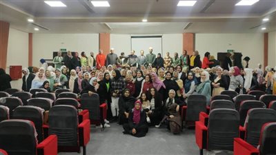 فتيات جامعة سوهاج يشاركن في الدورة المجتمعية أسرة مستقرة مجتمع آمن بمدينة الغردقة