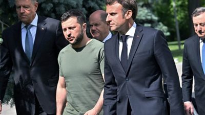 الرئيس الأوكراني يصل باريس للقاء الرئيس الفرنسي والمستشار الألماني