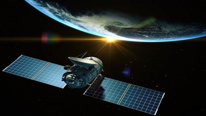 تطوير أقمار صناعية