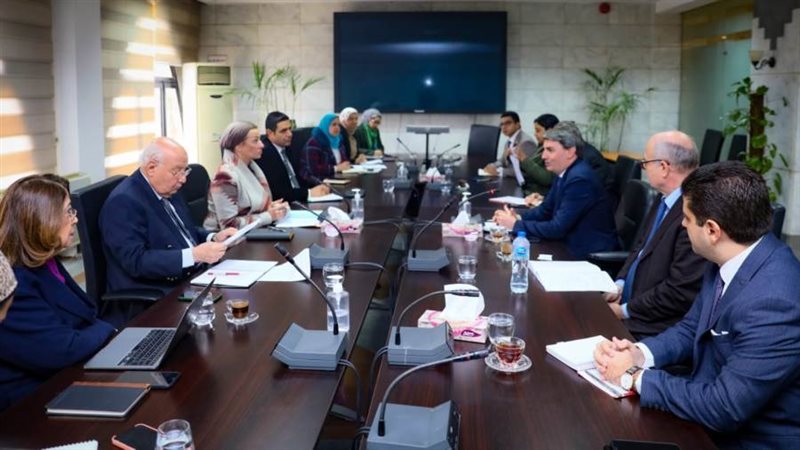 وزيرة البيئة مع بنك