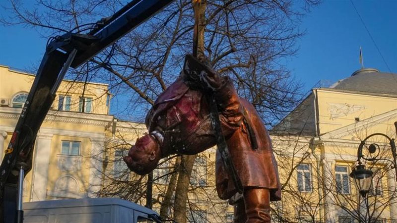 تفكيك النصب التذكاري