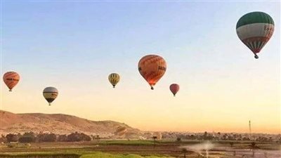 تحليق 23 رحلة بالون طائر تقل على متنها 440 سائحًا في سماء الأقصر
