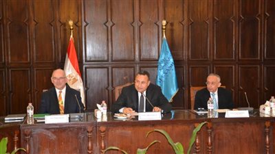 رئيس جامعة الإسكندرية يستقبل وفدًا بريطانيًا 