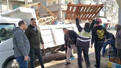 محافظ الإسكندرية يشدد على رؤساء الأحياء بتكثيف الحملات المكبرة على الأسواق