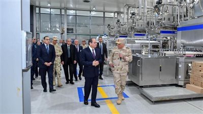  الرئيس السيسي يتفقد المرحلة الثانية من مجمع صناعات سايلو فودز 