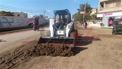 تمهيد وتسوية الطرق استعدادًا لعودة الدراسة بكفر الشيخ