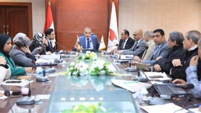 محافظ سوهاج يترأس اجتماع المجلس الإقليمي للسكان