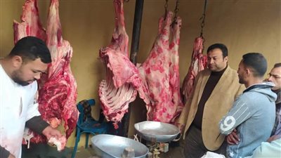 بسعر 170 جنيهًا.. بيع لحوم بلدية بأسعار مخفضة بدير مواس بالمنيا