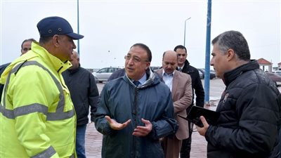 محافظ الإسكندرية يتابع تداعيات موجة الطقس السيئ والأمطار الغزيرة
