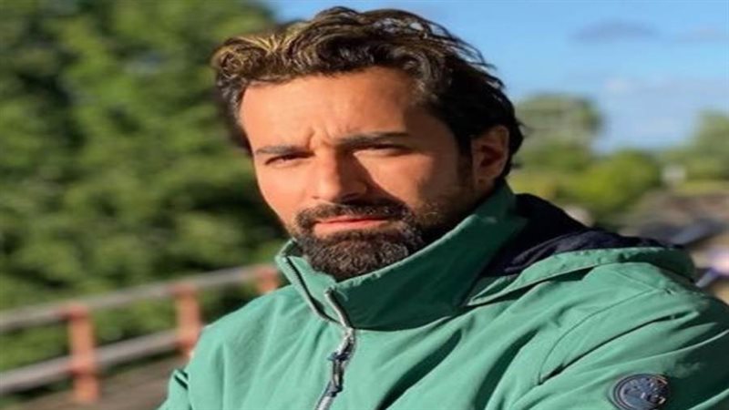 الفنان أحمد حاتم