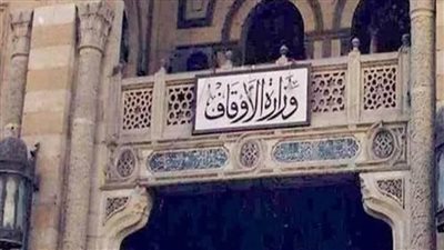 خصم شهرين من بدل صعود المنبر لإمام لسوء استخدام مواقع التواصل الاجتماعي