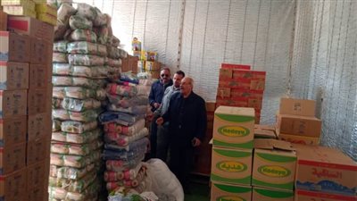 الوحدة المحلية بالفشن ومديرية التموين يتابعان معارض السلع الغذائية بالمدينة والقرى 