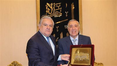 سفير بيرو في زيارة للمحكمة الدستورية العليا