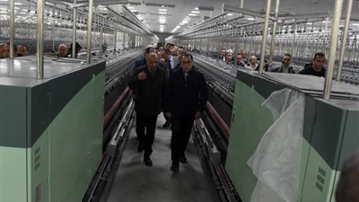 رئيس الوزراء يتجول فى مصانع الغزل والنسبج الجديدة بالمحلة 