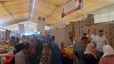 إقبال متزايد وتوفير سلع بأسعار مخفضة بمعارض 