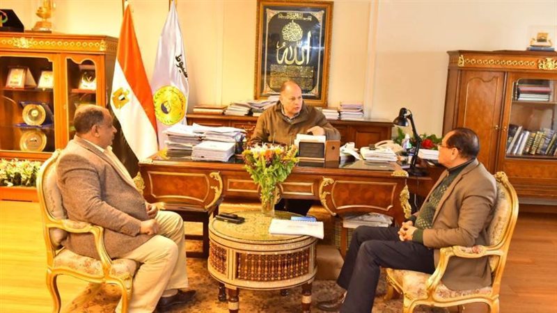 محافظ أسيوط يلتقي