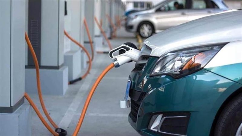 سيارة كهربائية تعمل