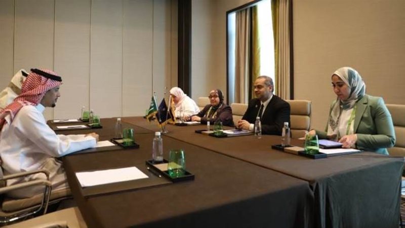 وفد هيئة الدواء مع