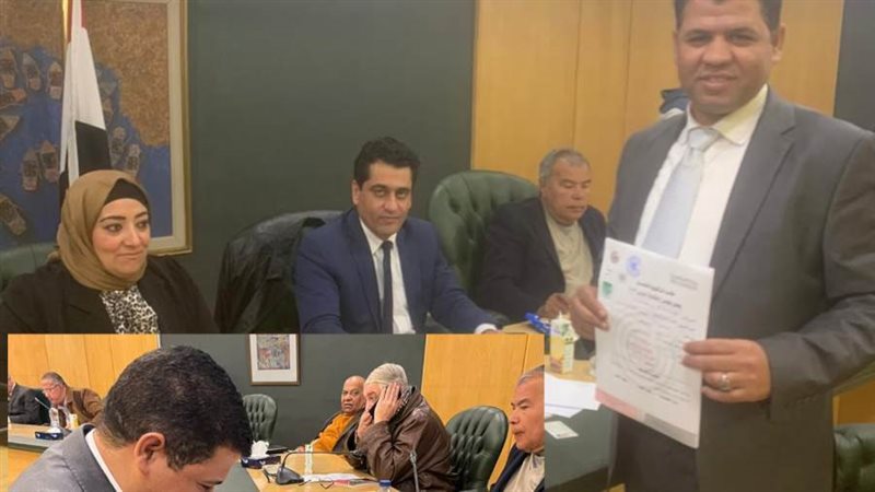 الكاتب الصحفي عيسى