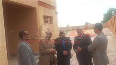 وكيل تعليم كفر الشيخ يتفقد الفصول ويشيد بممارسة الطلاب للأنشطة 