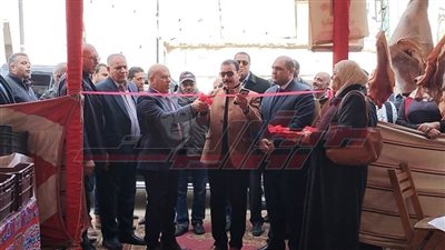 سكرتير عام مساعد كفر الشيخ يفتتح معرض 