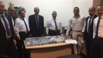 جمارك مطار القاهرة تحبط محاولة تهريب عدد من الهواتف المحمولة