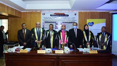 رئيس جامعة سوهاج يشهد مناقشة دكتوراه لباحثة في مجال طب الأطفال