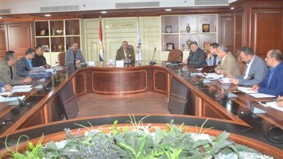 سكرتير عام بني سويف يترأس اجتماع مجلس إدارة مشروع المواقف